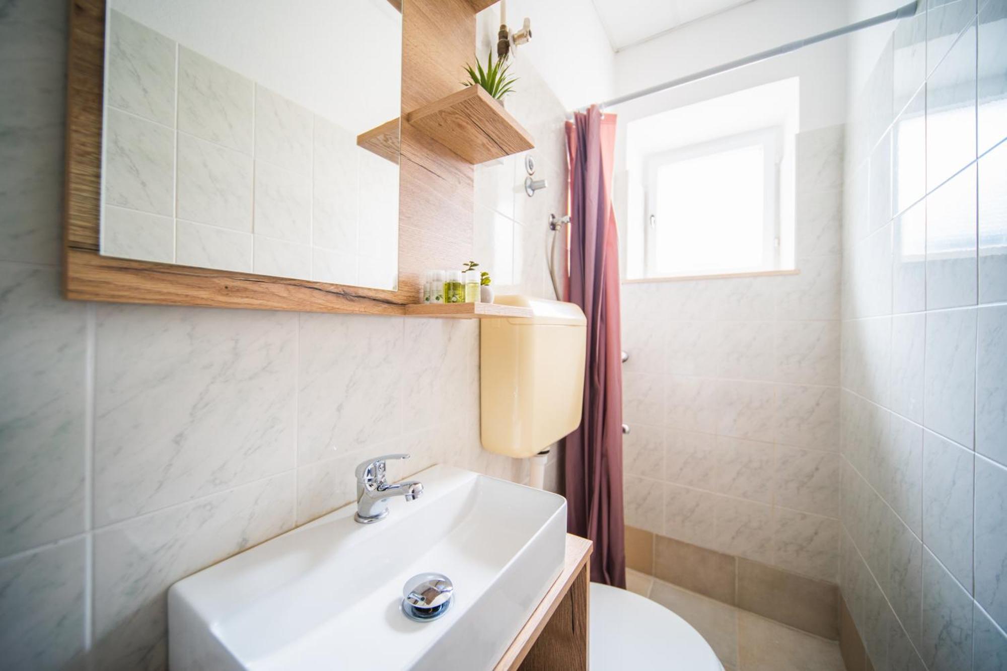 Orgula Hotel Lumbarda Luaran gambar