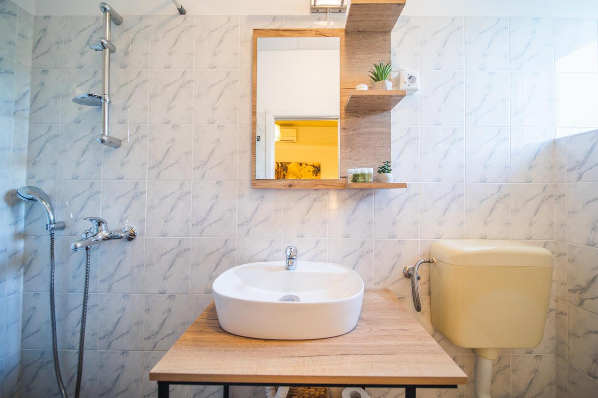 Orgula Hotel Lumbarda Luaran gambar